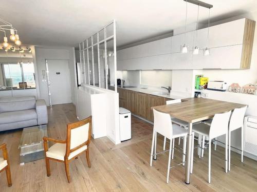 Appartement FLC Exceptional 2 bedroom appartment, 110M2 320 Avenue du Prado Marseille