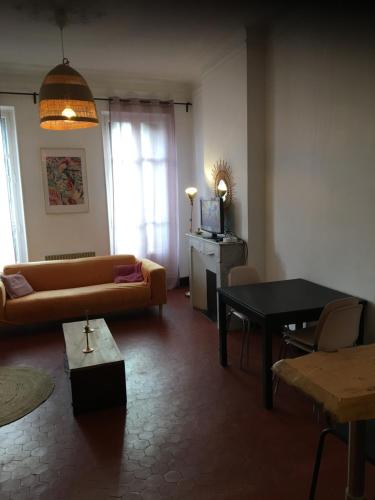 FLC GARE ST CHARLES 1,5 KM 2 rooms 8 GUESTS CHECKS AUTONOM Marseille france