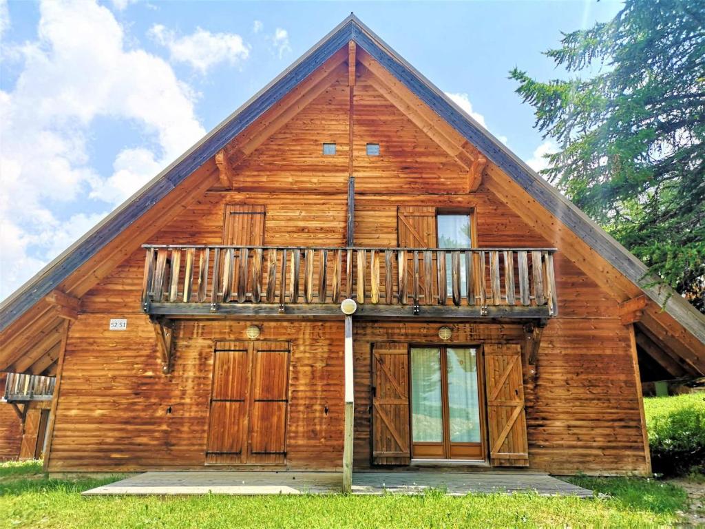 Appart'hôtel Flocons du Soleil by Actisource station de ski La Joue du Loup, 05250 La Joue du Loup