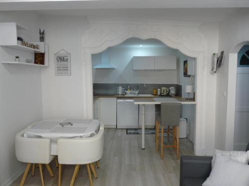 Appartement FLOTS DE L ISLE 5 Rue Carnot LʼIsle-sur-la-Sorgue