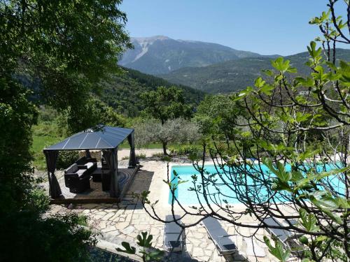 Maisons de vacances FONT NOUVELLE maison de charme Drôme Provençale, 6 ou 10 personnes avec piscine 556 route d'Aiguière Plaisians