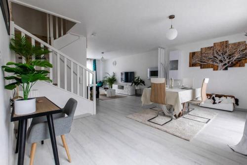 Forest Chic : Maison San Marina Parmain france