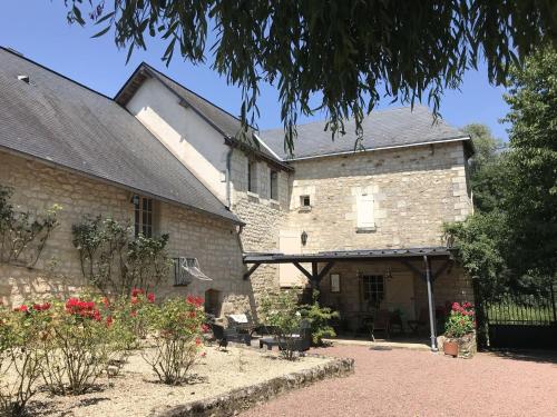 Former customs house with large garden and private pool 4 km from Chinon La Roche-Clermault france