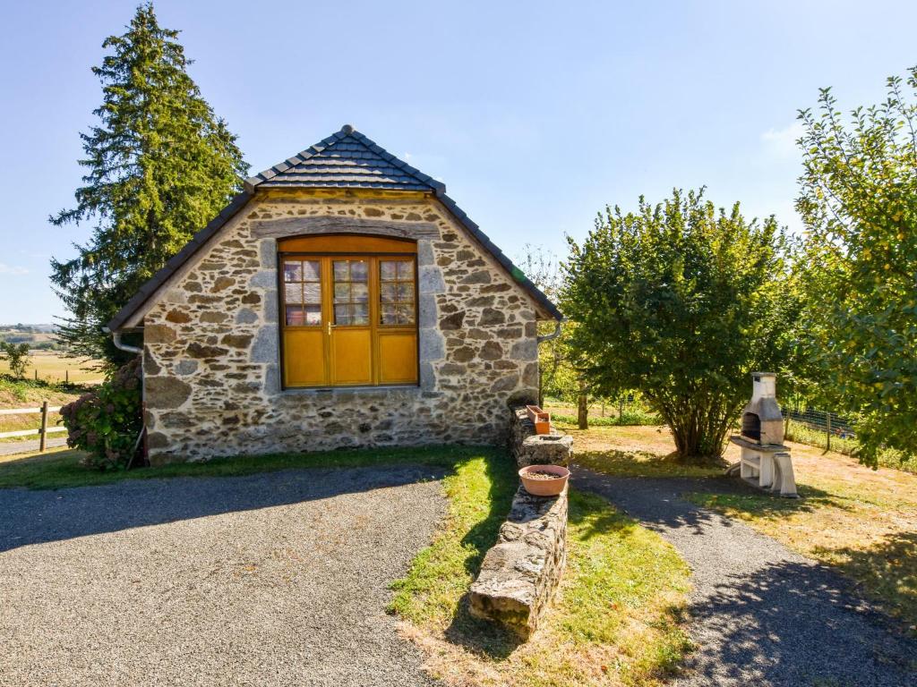 Maison de vacances Former farmhouse fully renovated with garden near the Auvergne volcanoes , 15340 Calvinet