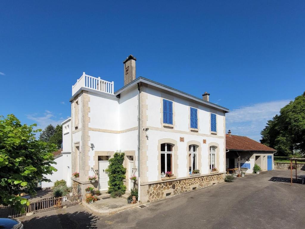 Maison de vacances Former schoolhouse in a magnificent quiet location , 87130 Sainte-Anne-Saint-Priest