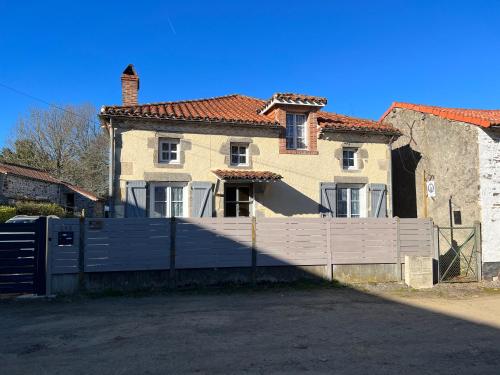 B&B / Chambre d'hôtes Foxys Moto bb 4 Chez Gouillard Bussière-Poitevine