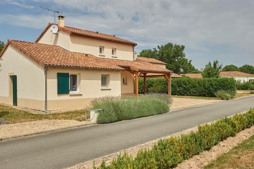 Village vacances FranceComfort - L'Aveneau Vieille Vigne 1-3 lotissement l'Aveneau Les Forges