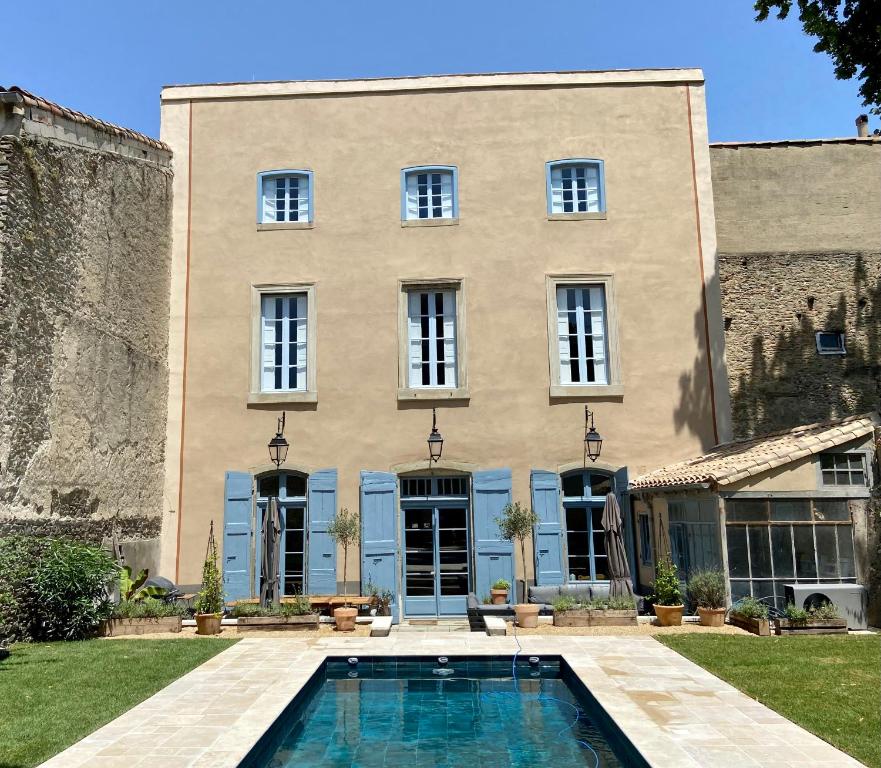 Maison de vacances 'French Country House in Town' with private garden, pool and cinema room 61 Rue de la République, 11000 Carcassonne