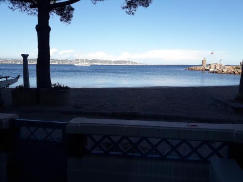 French Riviera 1 bedroom on the beach facing Cannes Théoule-sur-Mer france