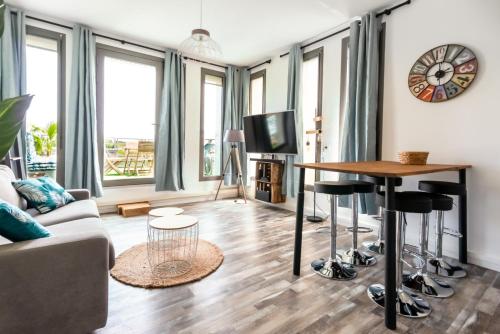 Appartement Frenchyhomes☆rooftop☆centreville☆plage☆WIFI place de la claire 108 Cours de la République Gujan-Mestras