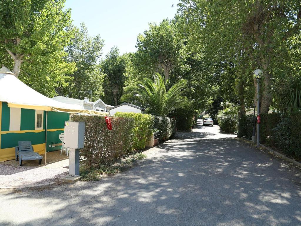 Maison de vacances Friendly campsite near the popular seaside resort of Le Cap d'Agde , 34300 Le Grau-dʼAgde