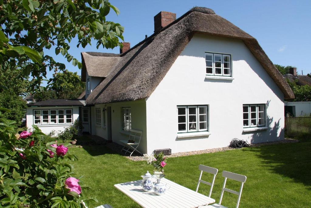 Maison de vacances Friesenhaus Amrum Friesenhaushälfte *Klönschnack* Hark-Olufs-Wai 3, 25946 Süddorf