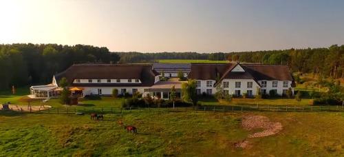 Hôtel Friesenhof Hotel-Restaurant-Reitanlage Bahnhofstr. 48 Trassenheide