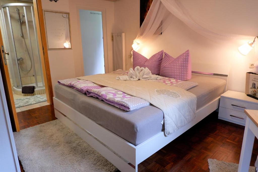 B&B / Chambre d'hôtes Frühstückspension Mayer-Schiller 1 Bogener Straße, 94505 Bernried am Starnberger See