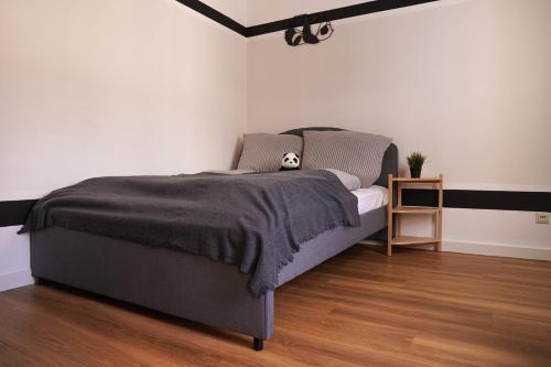 Appartement FULL HOUSE Studios - Panda Apartment - NETFLIX + WiFi inkl. 28 Torstraße Halle-sur-Saale