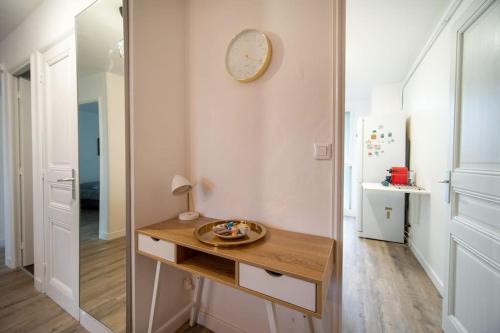Fully equipped apartment balcony sleeps 7 wifi Marseille france