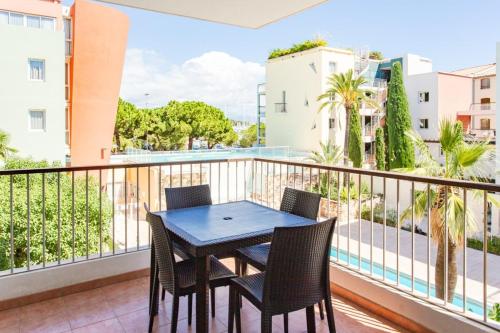 Appartement Furnished air-conditioned apartment with parking & a terrace Rated 3 stars 1 Avenue Frédéric Mistral Antibes