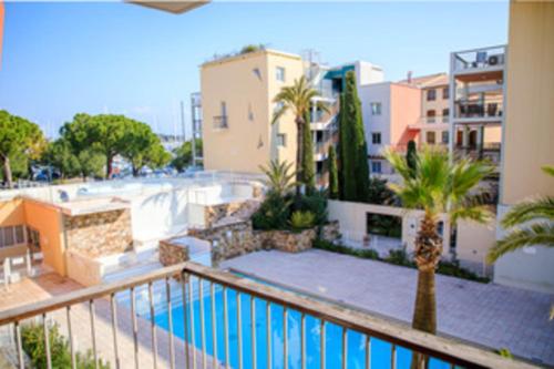 Furnished air-conditioned apartment with parking & a terrace Rated 3 stars Antibes france