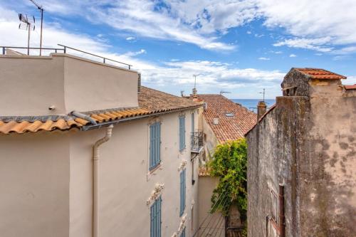 Appartement Furnished duplex apartment in a quiet area near the beaches and amenities 18 Rue de l'Horloge Antibes