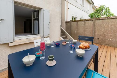 Furnished Townhouse Ideally Located With 4 Bedrooms Large Terrace & Garden Le Bouscat france