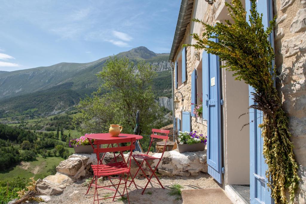 Maison d'hôtes Gaïa, maison d'hôtes Verdon, vue féerique Le Village, 04330 Blieux