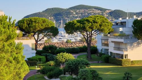 Garden and beach sea view apartment Cannes Mandelieu-la-Napoule france