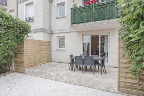 Garden apartment next to Disneyland Bussy-Saint-Georges france