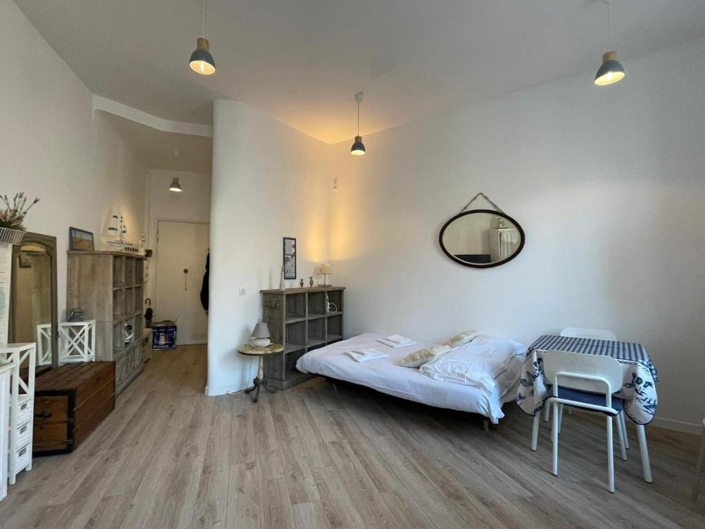Appartement - Garibaldi - 2 pers, wifi, centrale floor 4 24 Rue Cassini, 06300 Nice