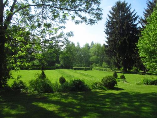 B&B / Chambre d'hôtes Gartenzimmer im Schloss Neuhausen Neuhofer Straße 20 Schloss Neuhausen Neuhausen