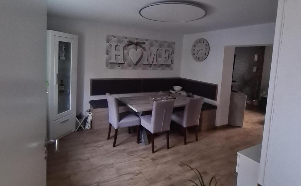 Appartement Gäste- und Geschäftswohnung Leuna 17 Schlosserstraße, 06237 Leuna