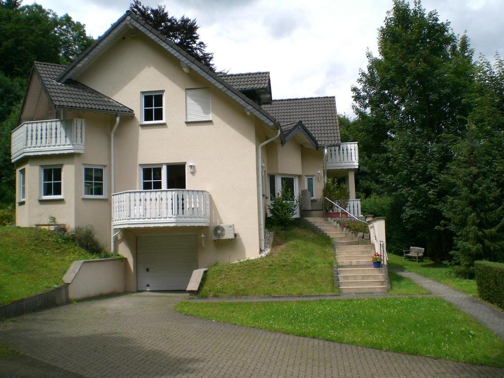 Maison d'hôtes Gästehaus am Ahr-Radweg Alte Villa 1, 53533 Antweiler