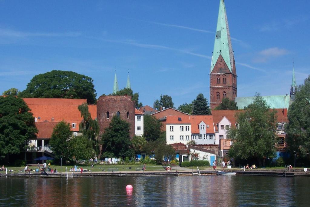 Maison de vacances Gästehaus am Krähenteich An der Mauer 142a, 23552 Lübeck