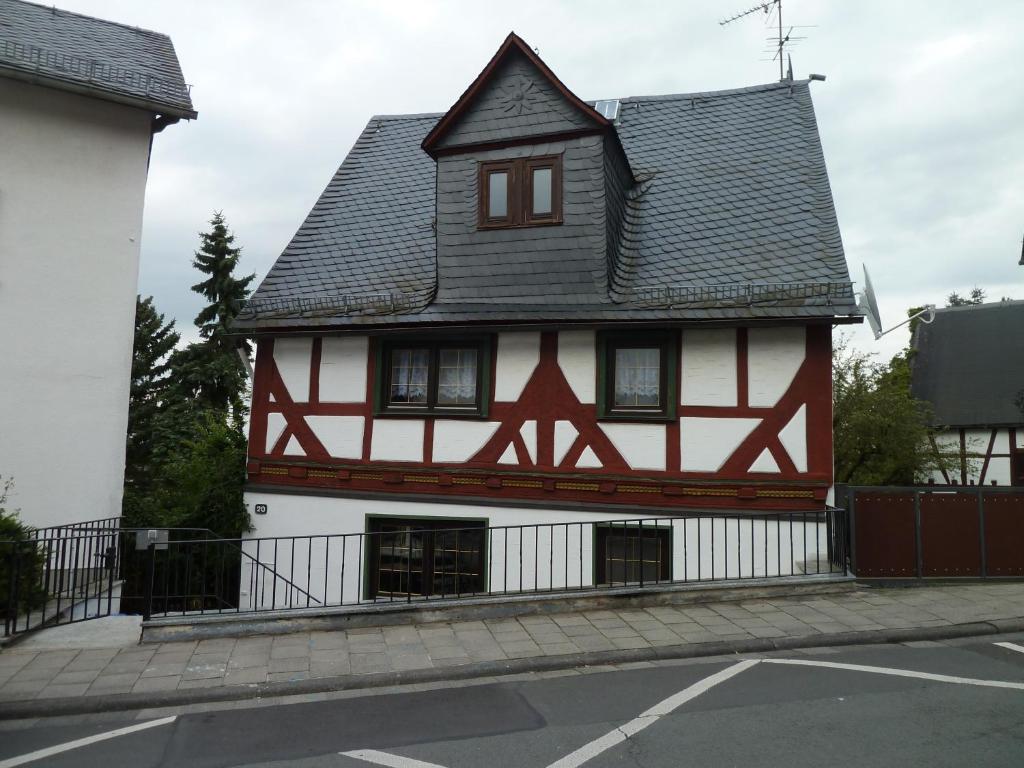 B&B / Chambre d'hôtes Gästehaus Anja 20 Weilburger Straße, 35619 Braunfels