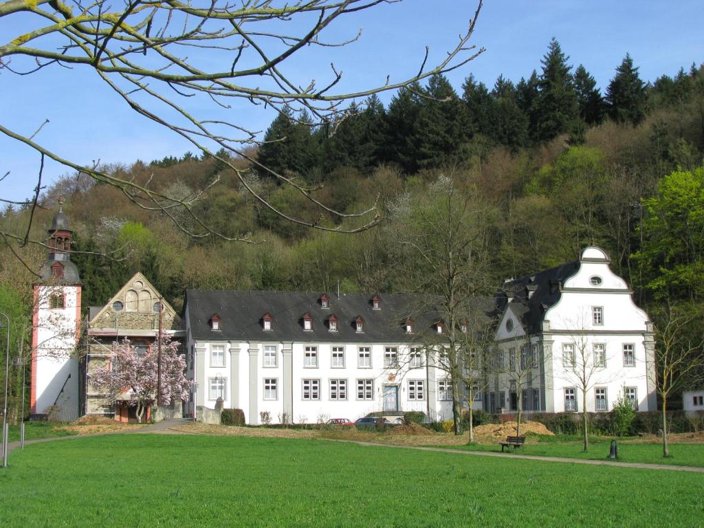 Hôtel Gästehaus der Abtei Sayn ABTEISTR. 130, 56170 Bendorf