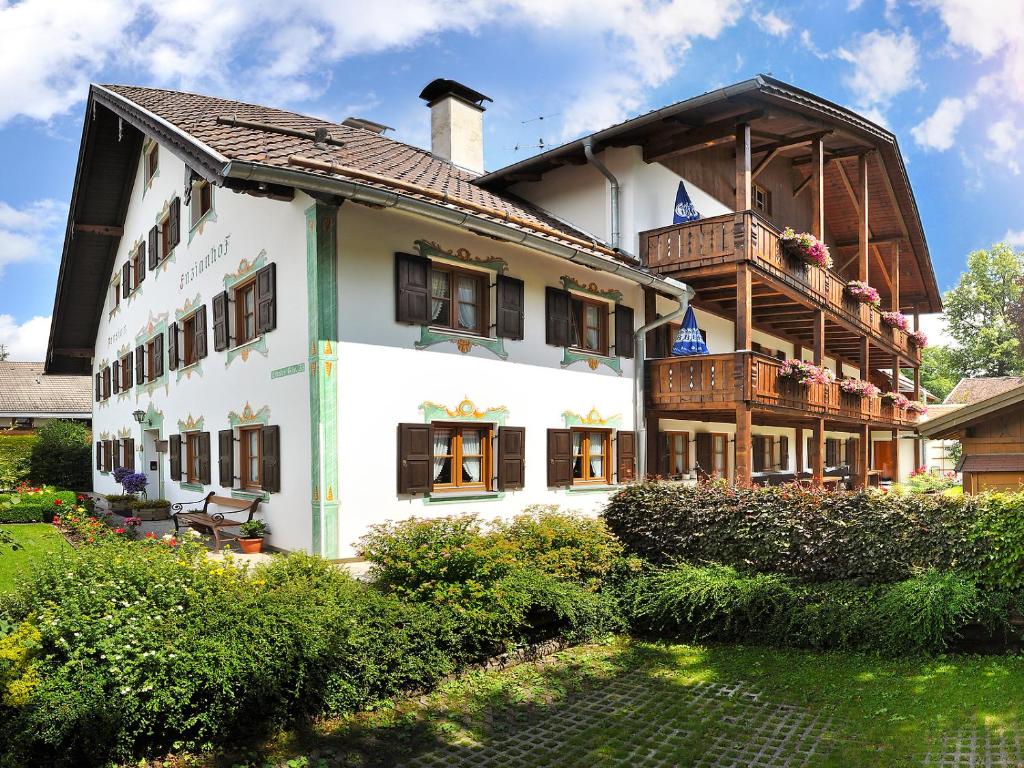 Maison d'hôtes Gästehaus Enzianhof Hotel Garni Ettalerstraße 33, 82487 Oberammergau