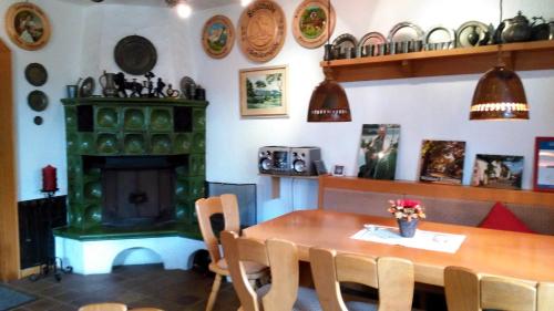 Appartements Gästehaus im Malerwinkel-Rhodt Weinstrasse 22 im Malerwinkel Rhodt unter Rietburg