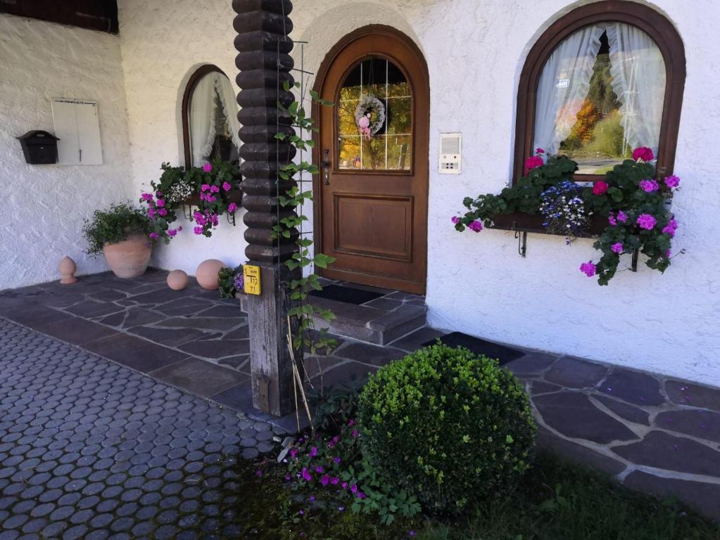 Appartements Gästehaus Kayetan Bahnhofstrasse 1, 82493 Klais