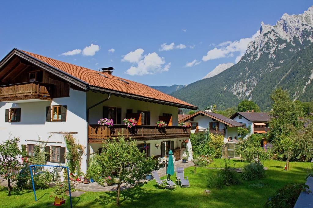 B&B / Chambre d'hôtes Gästehaus Kurparkfrieden 11 Zirbelkopfweg, 82481 Mittenwald