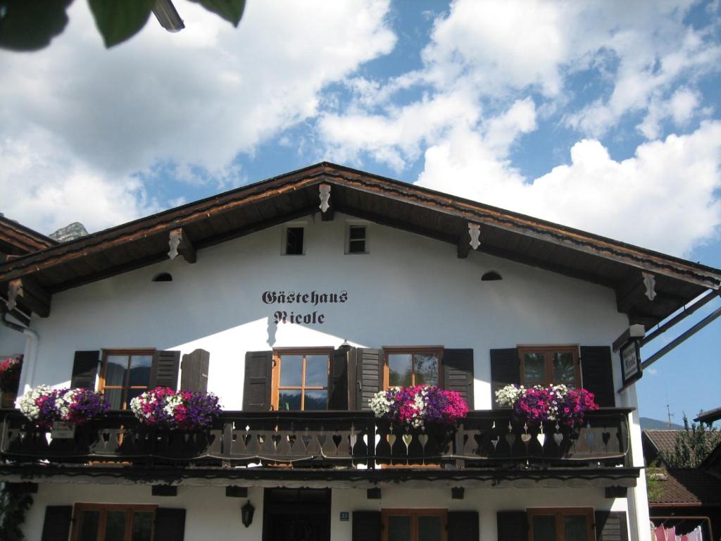 Maison d'hôtes Gästehaus Nicole Loisachstrasse 33, 82467 Garmisch-Partenkirchen