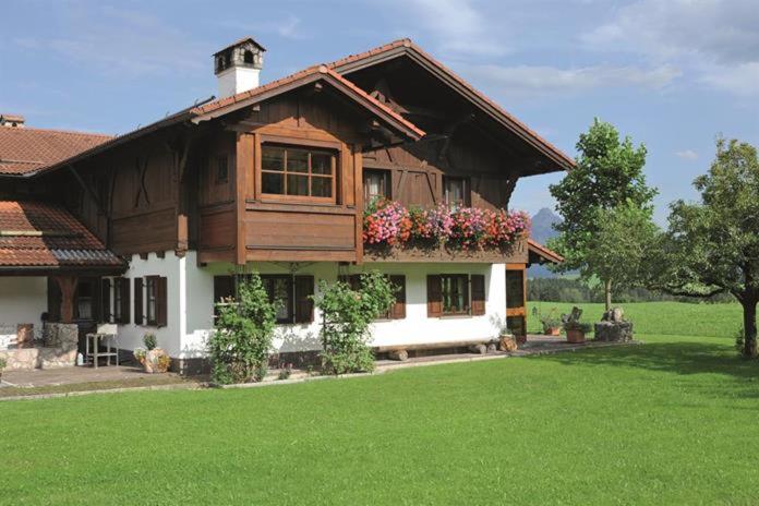 B&B / Chambre d'hôtes Gästehaus Nigg Speidener Straße. 14, 87637 Eisenberg