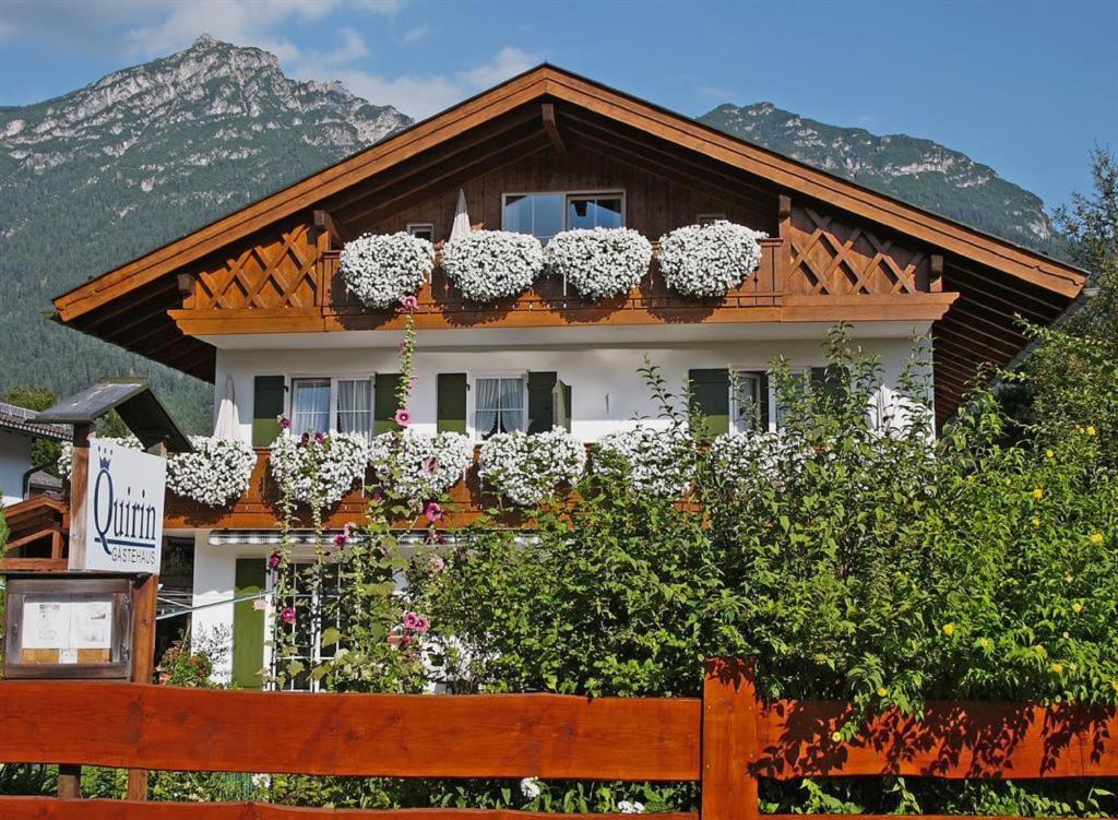 Maison d'hôtes Gästehaus Quirin 25 Klarweinstraße, 82467 Garmisch-Partenkirchen