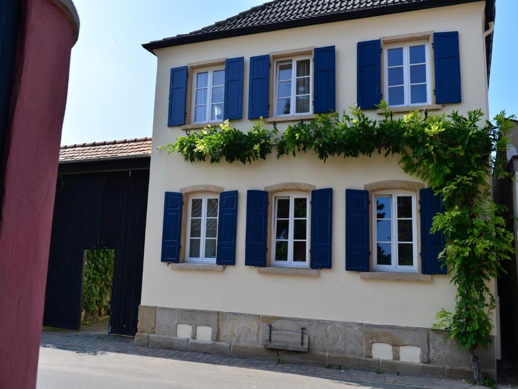 Maison d'hôtes Gästehaus & Weingut GEHRIG Ostring 5, 67256 Weisenheim am Sand
