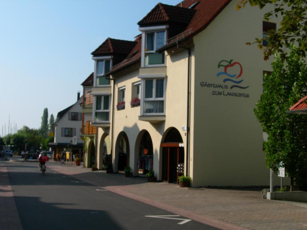 Appartements Gästehaus zum Landesteg 8 Bachstraße, 88090 Immenstaad am Bodensee