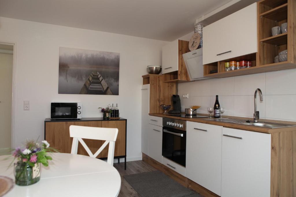 Appartements Gästehaus zum Rhein 10 Rheinstraße, 79365 Rheinhausen