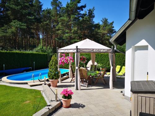 Séjour chez l'habitant Gästezimmer im bewohnten EFH mit Pool und Garten Zum Waldsee 10 Ziltendorf