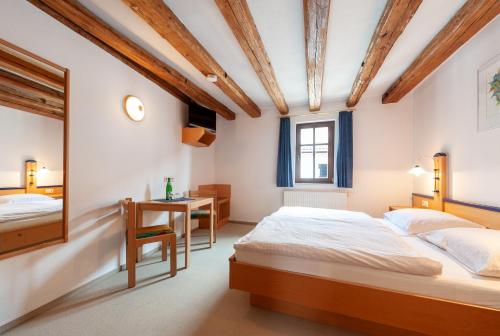 B&B / Chambre d'hôtes Gästezimmer im Weingut Wolf Hauptstrasse 29 Großkarlbach