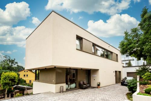 Gästezimmer in Dresden mit Dach-Terrasse, Wohnbereich und Küche Dresde allemagne