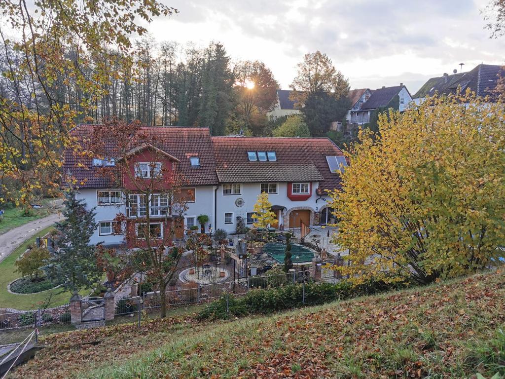 B&B / Chambre d'hôtes Gästezimmer Reitinger Am Kirchberg 5, 93354 Siegenburg