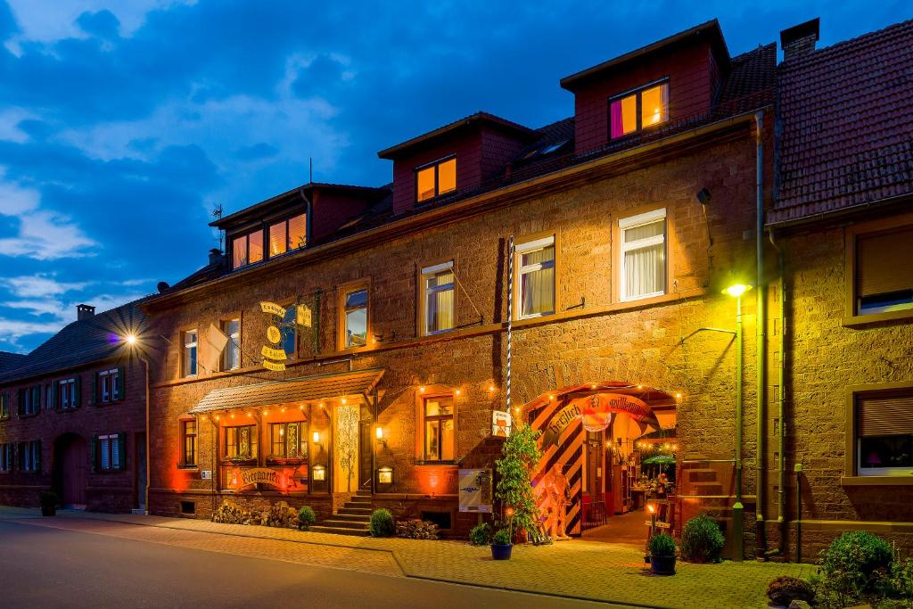 Hôtel Gasthaus & Hotel Drei Lilien Hauptstraße 14, 97956 Werbach