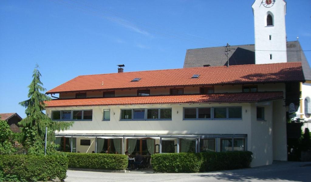 Maison d'hôtes Gasthaus Kellerer Tegernseer Str. 6, 83064 Raubling